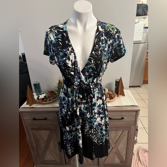 Apt 9 floral wrap dress - Picture 2 of 5